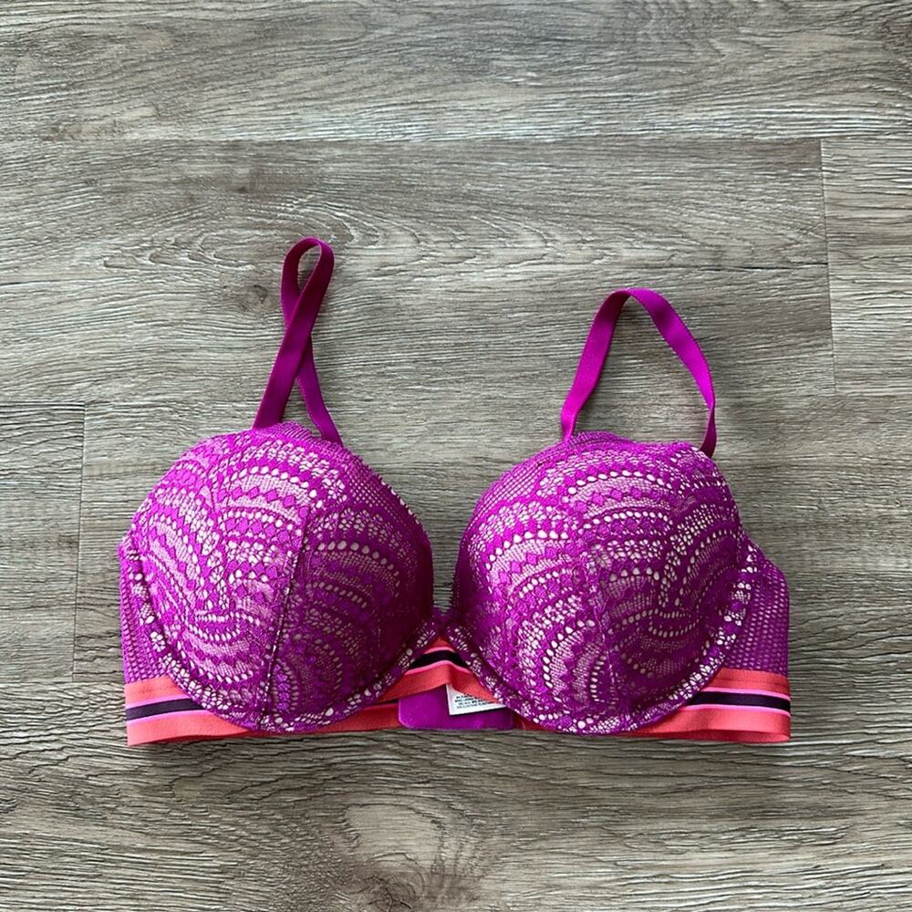 Victoria's Secret Very Sexy‎ Lightly Lined Plunge Bra Purple Lace 34D Underwire